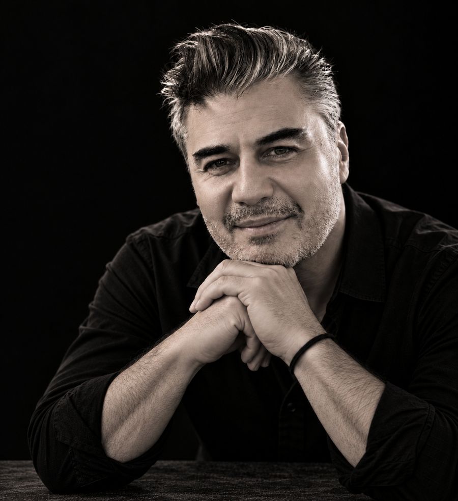 TOMÁS ORTIZ, autor de EL MANUAL QUE NO LEÍSTE